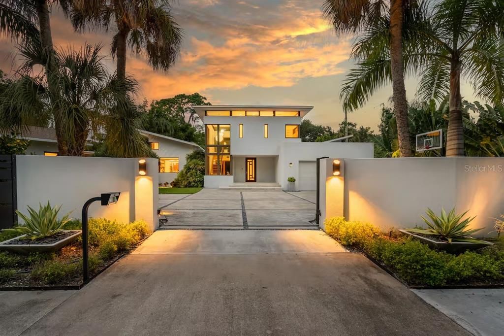 En Venta: $2,150,000 (3 camas, 3 baños, 2939 Pies cuadrados)