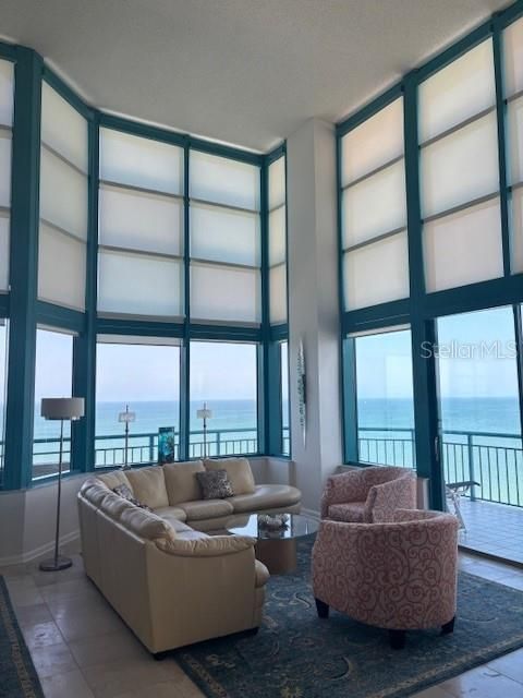 Под контрактом: $3,400,000 (3 спален, 4 ванн, 3320 Квадратных фут)