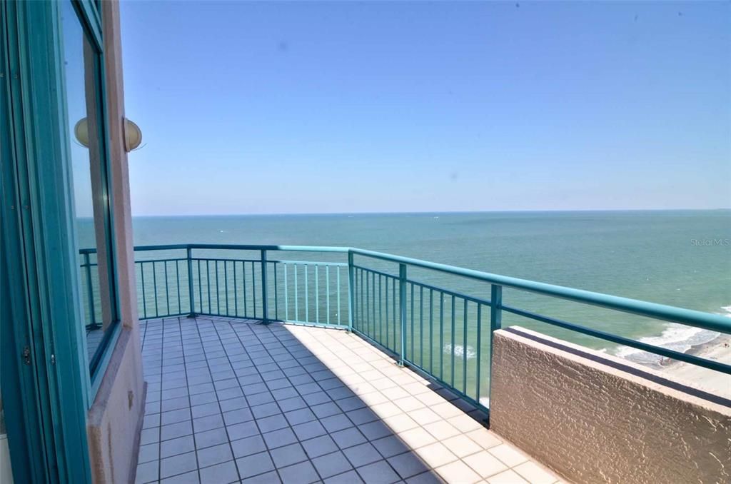 Под контрактом: $3,400,000 (3 спален, 4 ванн, 3320 Квадратных фут)