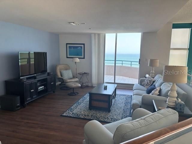 Под контрактом: $3,400,000 (3 спален, 4 ванн, 3320 Квадратных фут)