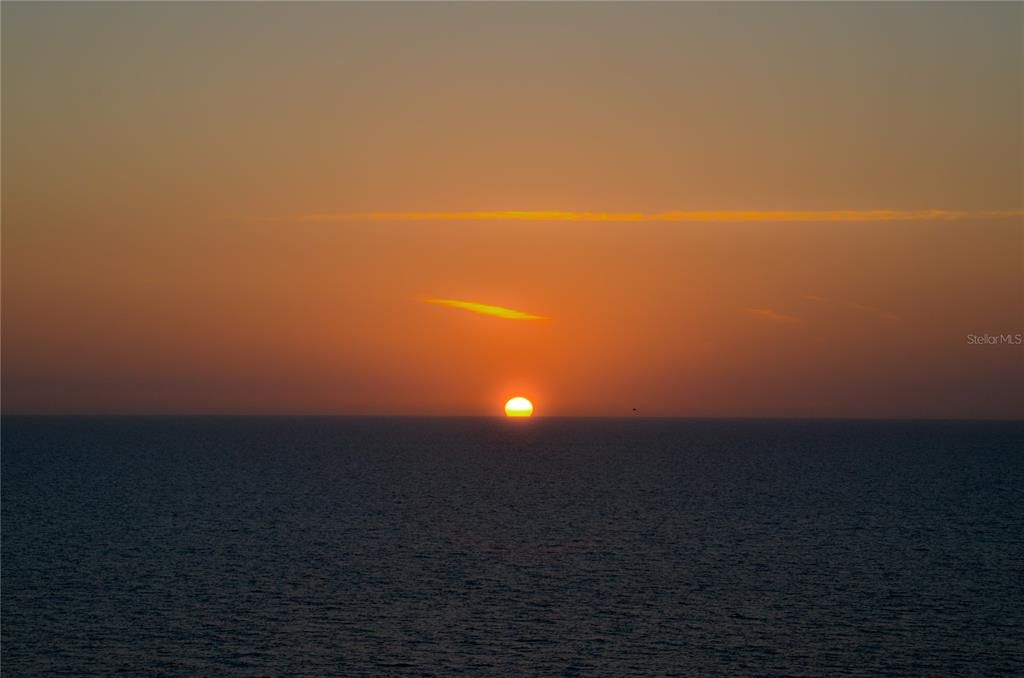 Под контрактом: $3,400,000 (3 спален, 4 ванн, 3320 Квадратных фут)