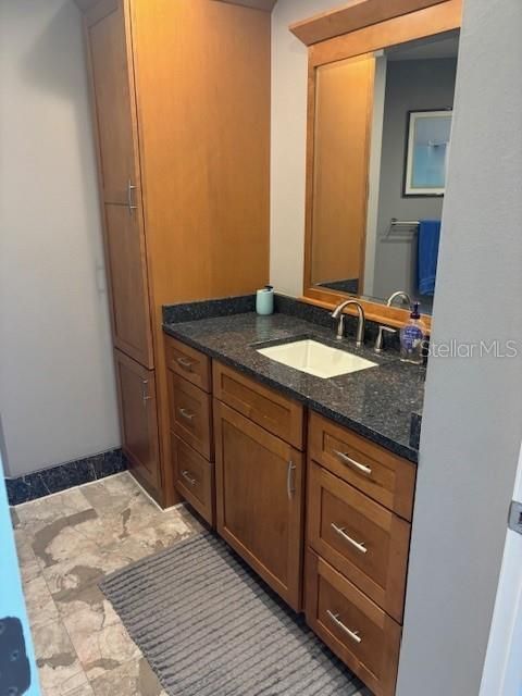 Под контрактом: $3,400,000 (3 спален, 4 ванн, 3320 Квадратных фут)