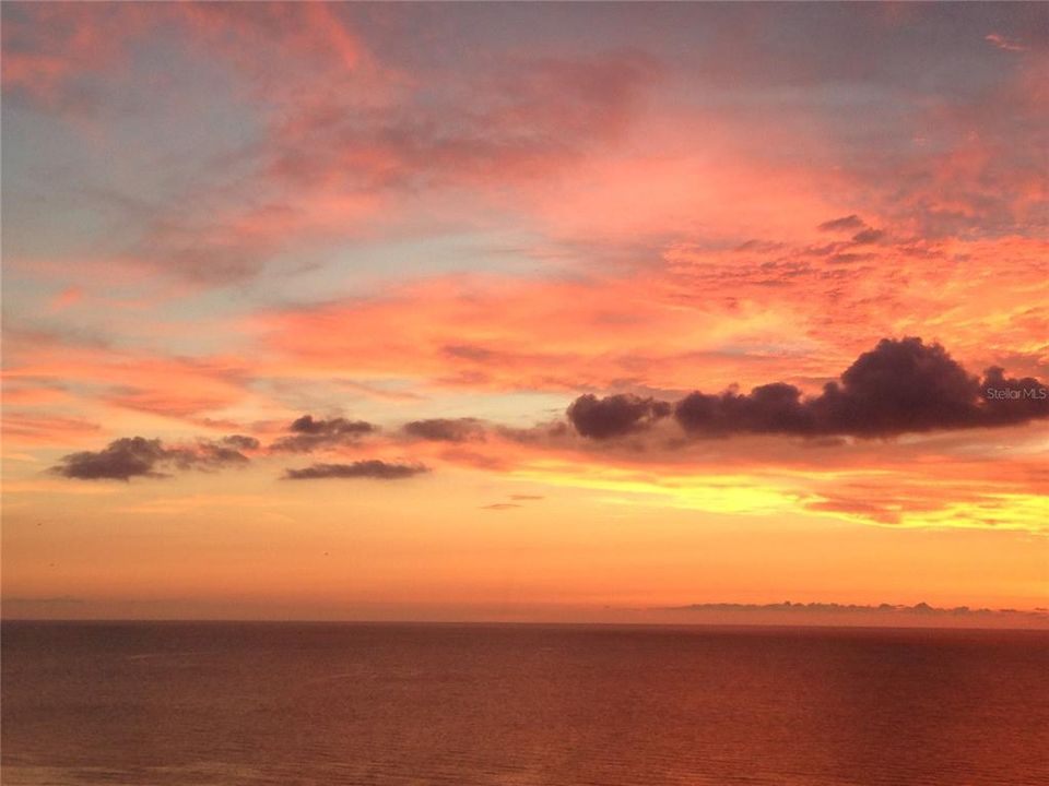 Под контрактом: $3,400,000 (3 спален, 4 ванн, 3320 Квадратных фут)