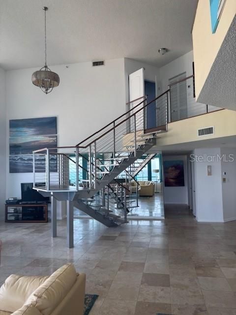 Под контрактом: $3,400,000 (3 спален, 4 ванн, 3320 Квадратных фут)