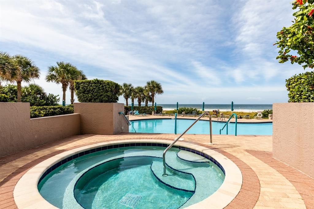 Под контрактом: $3,400,000 (3 спален, 4 ванн, 3320 Квадратных фут)