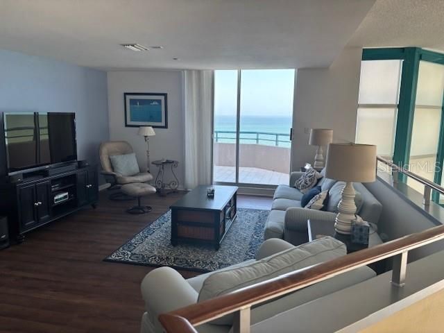 Под контрактом: $3,400,000 (3 спален, 4 ванн, 3320 Квадратных фут)