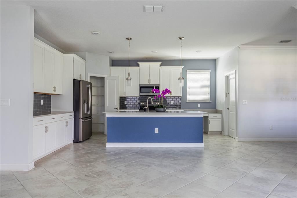 Под контрактом: $579,999 (5 спален, 3 ванн, 2638 Квадратных фут)