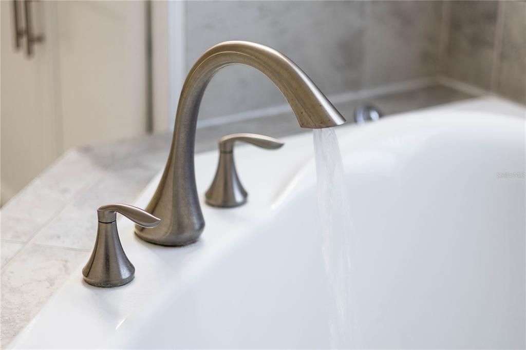 Под контрактом: $579,999 (5 спален, 3 ванн, 2638 Квадратных фут)