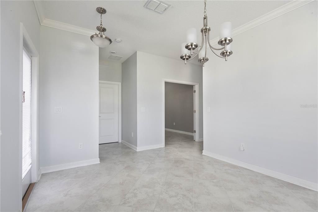 Под контрактом: $579,999 (5 спален, 3 ванн, 2638 Квадратных фут)