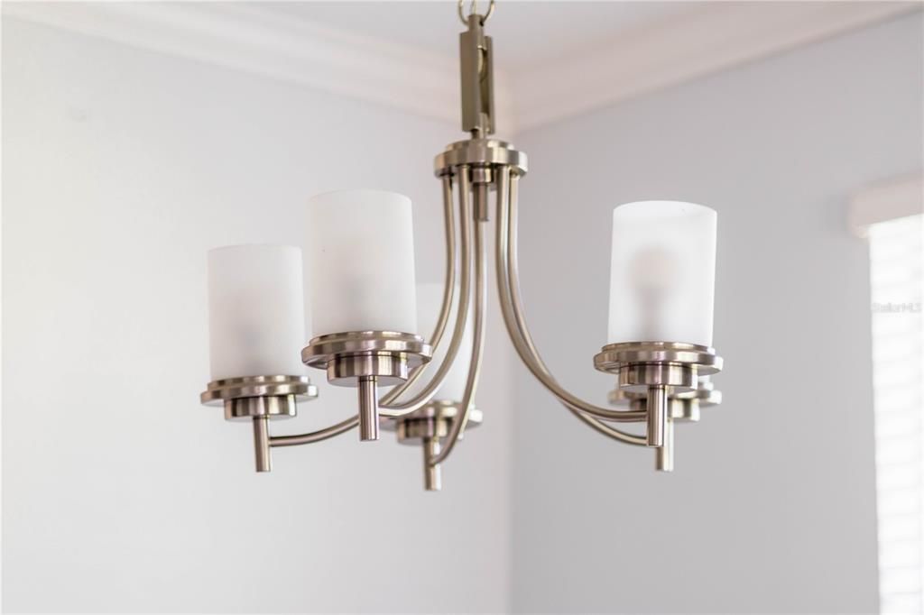 Под контрактом: $579,999 (5 спален, 3 ванн, 2638 Квадратных фут)