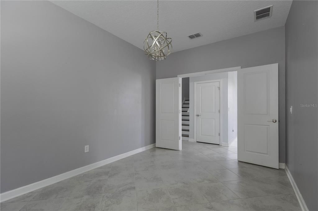 Под контрактом: $579,999 (5 спален, 3 ванн, 2638 Квадратных фут)