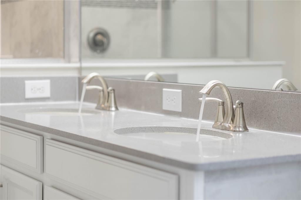 Под контрактом: $579,999 (5 спален, 3 ванн, 2638 Квадратных фут)