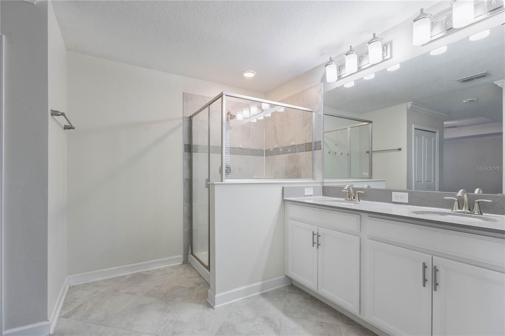 Под контрактом: $579,999 (5 спален, 3 ванн, 2638 Квадратных фут)