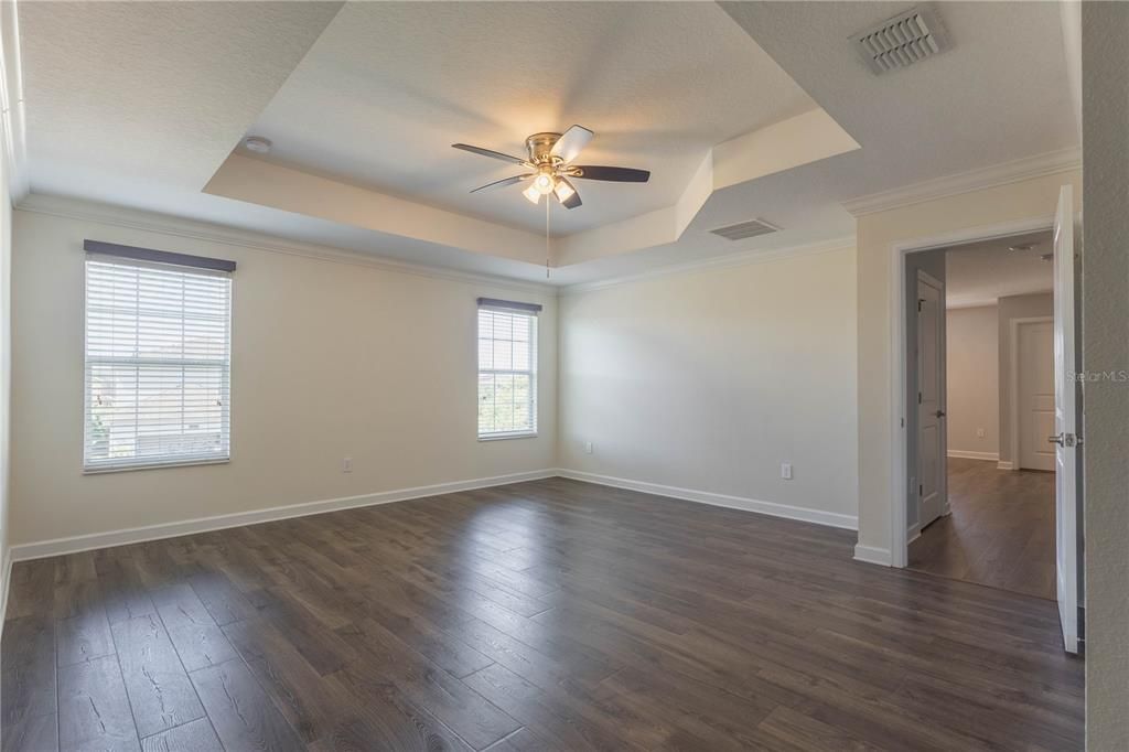 Под контрактом: $579,999 (5 спален, 3 ванн, 2638 Квадратных фут)