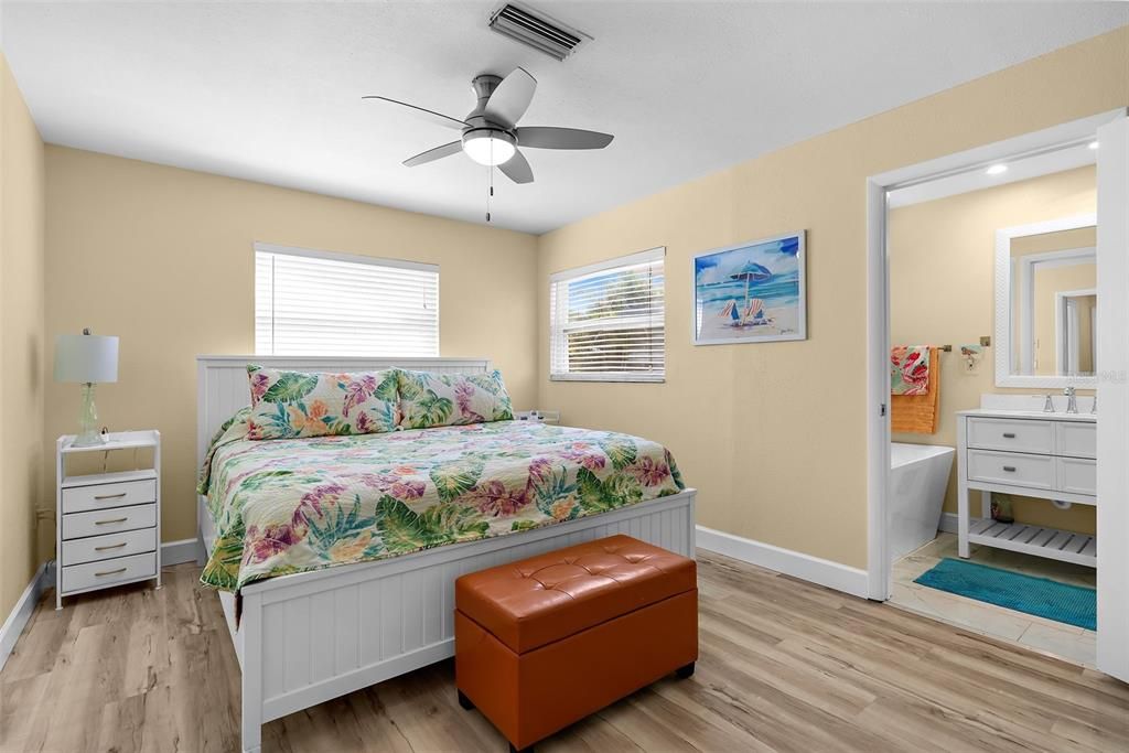 Active With Contract: $489,000 (3 beds, 2 baths, 1711 Square Feet)