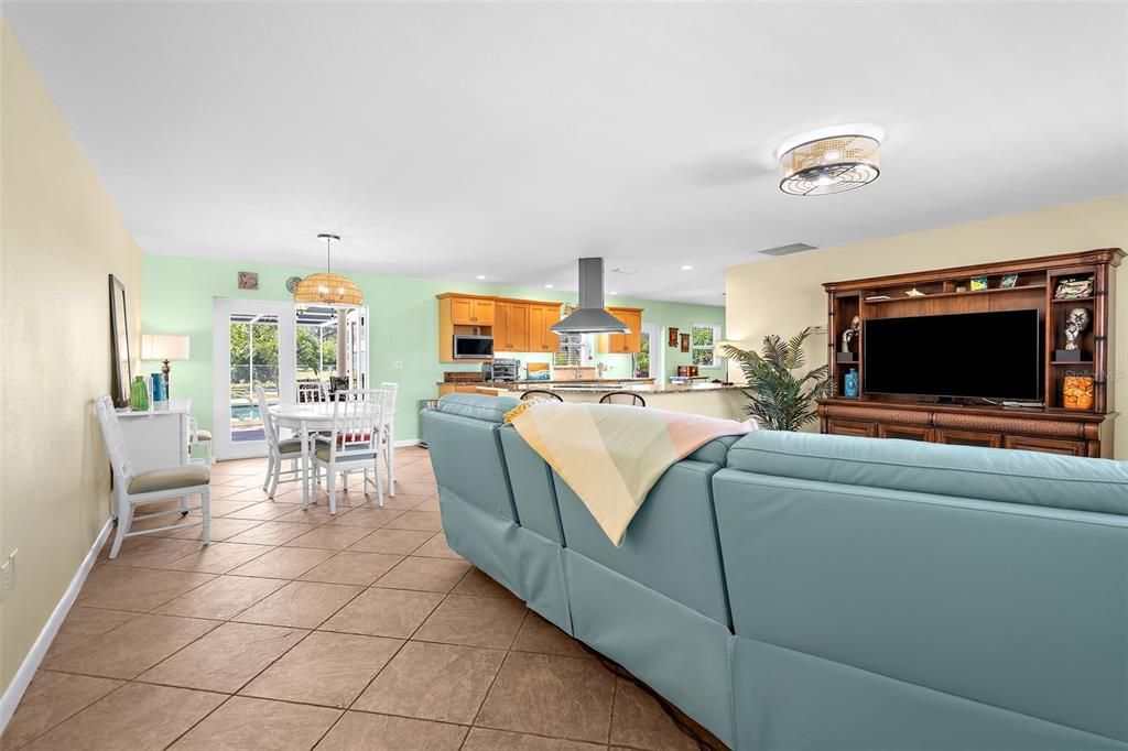 Active With Contract: $489,000 (3 beds, 2 baths, 1711 Square Feet)