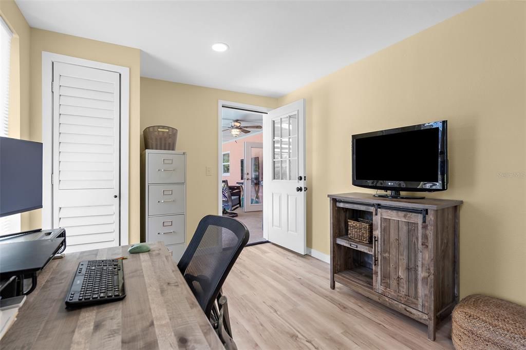 Active With Contract: $489,000 (3 beds, 2 baths, 1711 Square Feet)