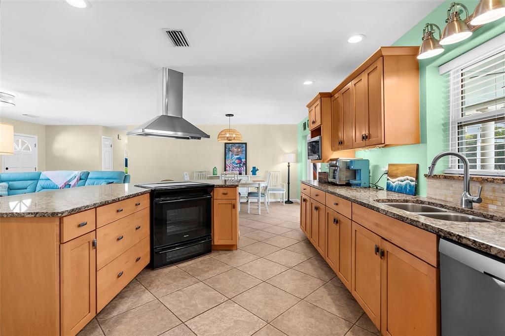 Active With Contract: $489,000 (3 beds, 2 baths, 1711 Square Feet)