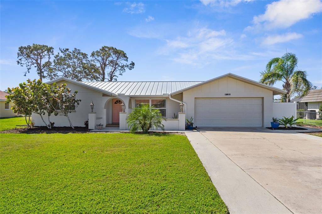 Active With Contract: $489,000 (3 beds, 2 baths, 1711 Square Feet)
