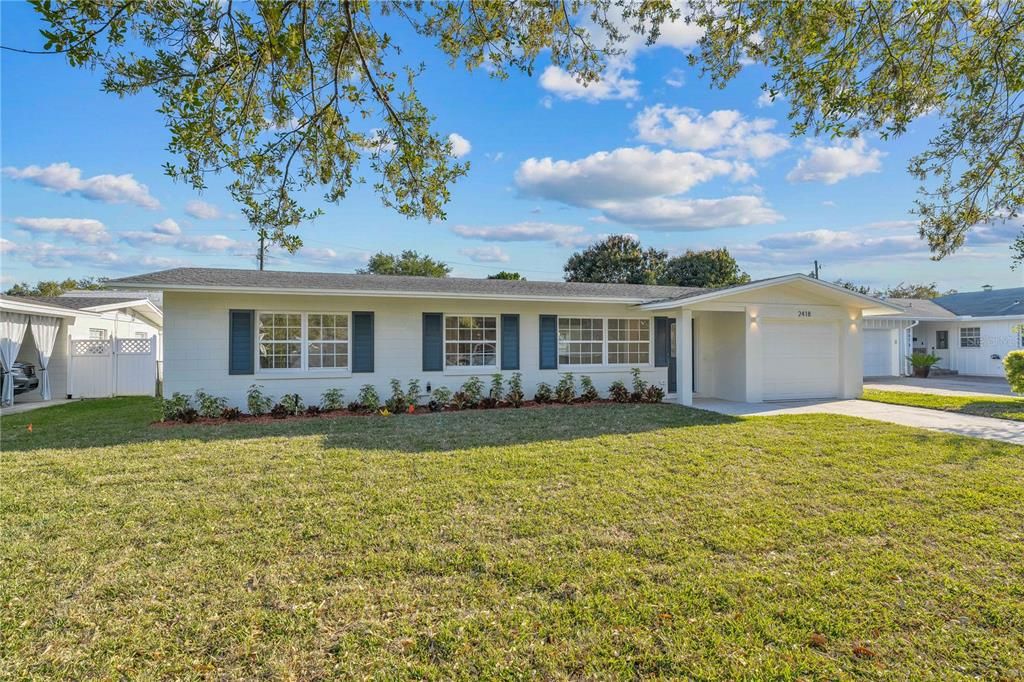 合同活跃: $715,000 (3 贝兹, 2 浴室, 2134 平方英尺)