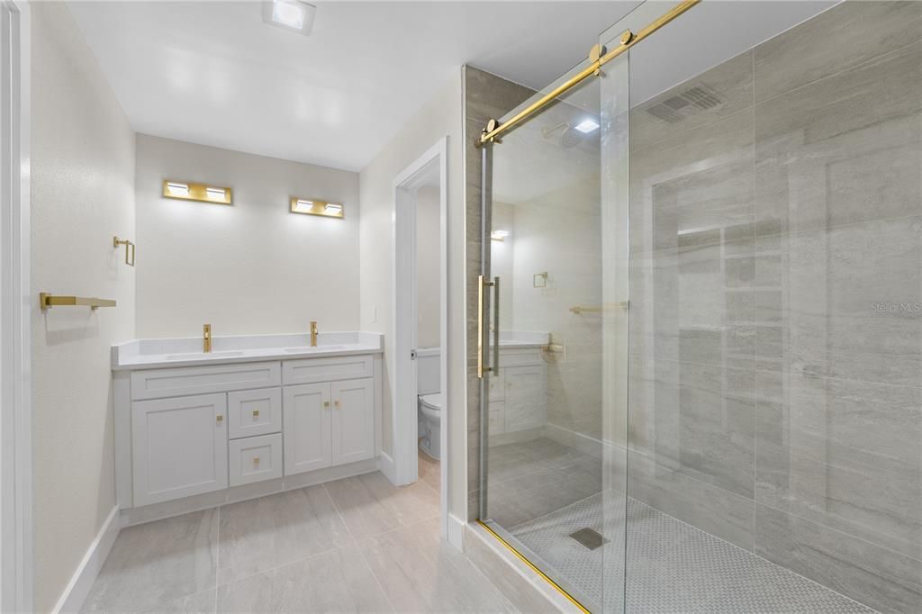 合同活跃: $715,000 (3 贝兹, 2 浴室, 2134 平方英尺)