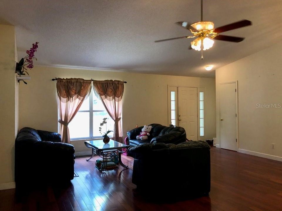 For Sale: $1,700,000 (3 beds, 2 baths, 2101 Square Feet)