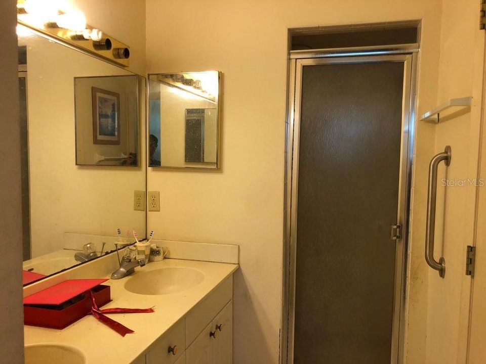 For Sale: $1,700,000 (3 beds, 2 baths, 2101 Square Feet)