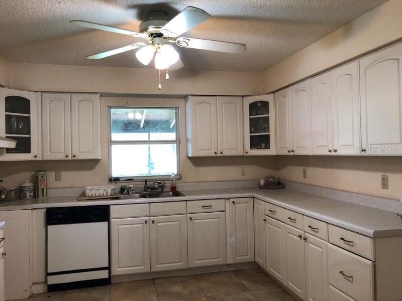 For Sale: $1,700,000 (3 beds, 2 baths, 2101 Square Feet)