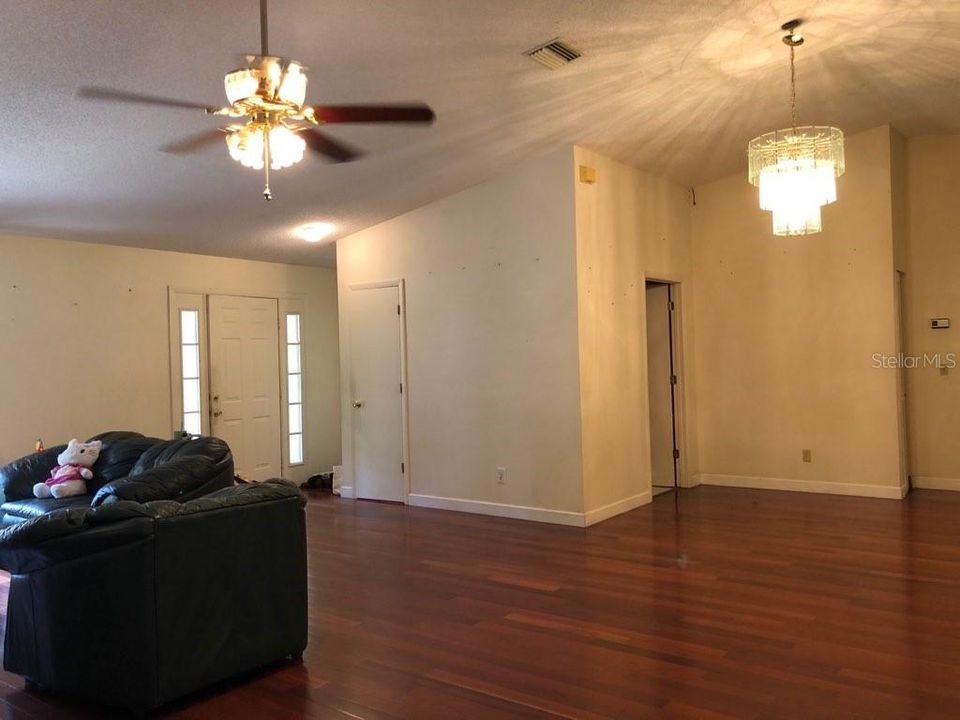 For Sale: $1,700,000 (3 beds, 2 baths, 2101 Square Feet)