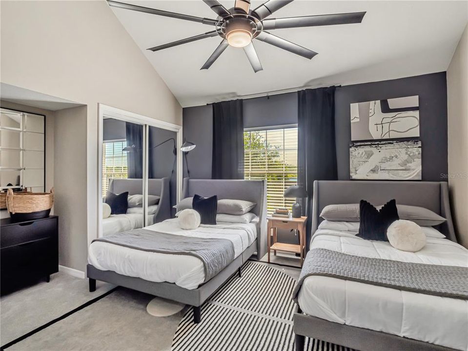 На продажу: $240,000 (2 спален, 2 ванн, 1073 Квадратных фут)