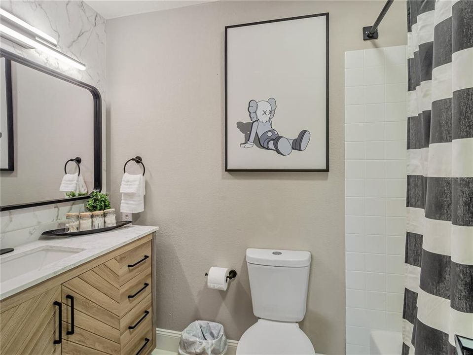 На продажу: $240,000 (2 спален, 2 ванн, 1073 Квадратных фут)