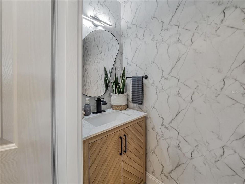 На продажу: $240,000 (2 спален, 2 ванн, 1073 Квадратных фут)