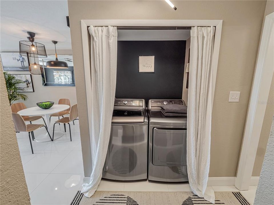 На продажу: $240,000 (2 спален, 2 ванн, 1073 Квадратных фут)