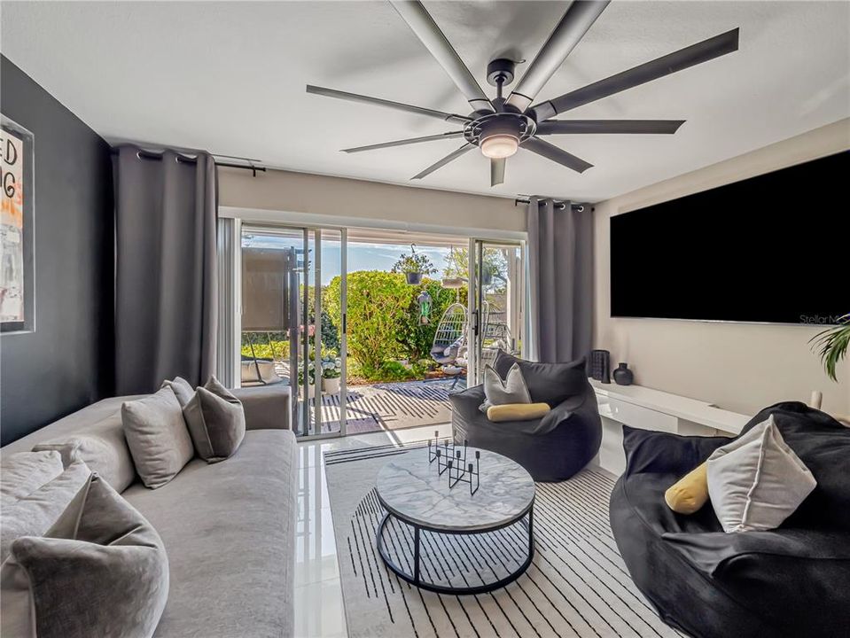 На продажу: $240,000 (2 спален, 2 ванн, 1073 Квадратных фут)