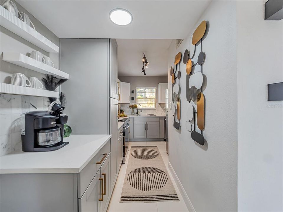 На продажу: $240,000 (2 спален, 2 ванн, 1073 Квадратных фут)