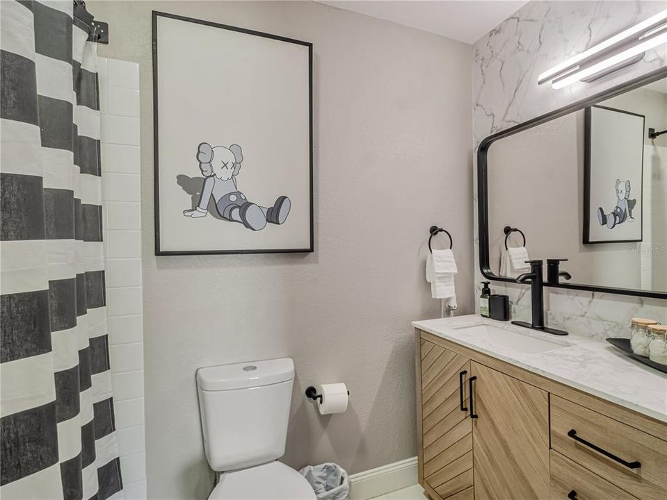 На продажу: $240,000 (2 спален, 2 ванн, 1073 Квадратных фут)