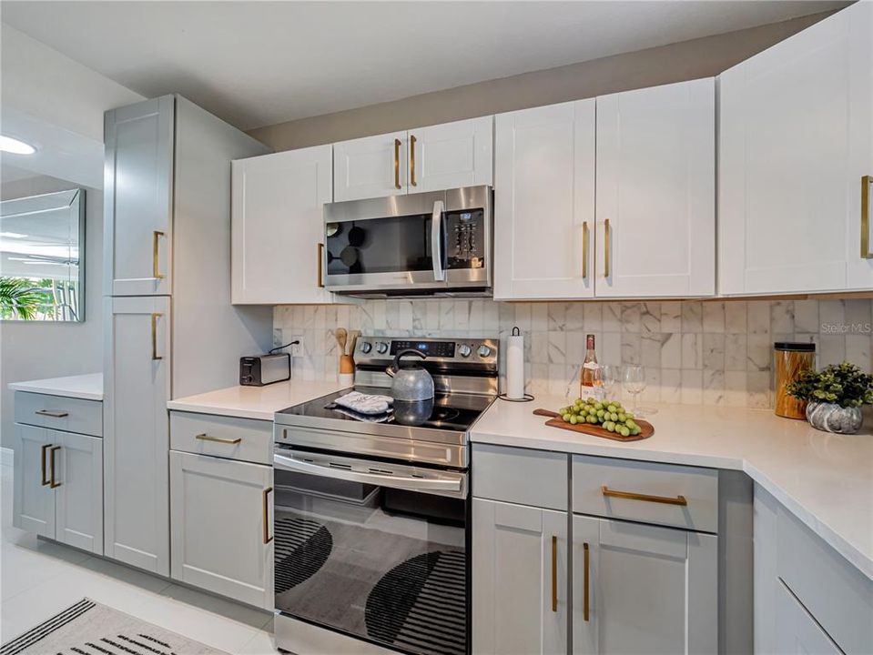 На продажу: $240,000 (2 спален, 2 ванн, 1073 Квадратных фут)