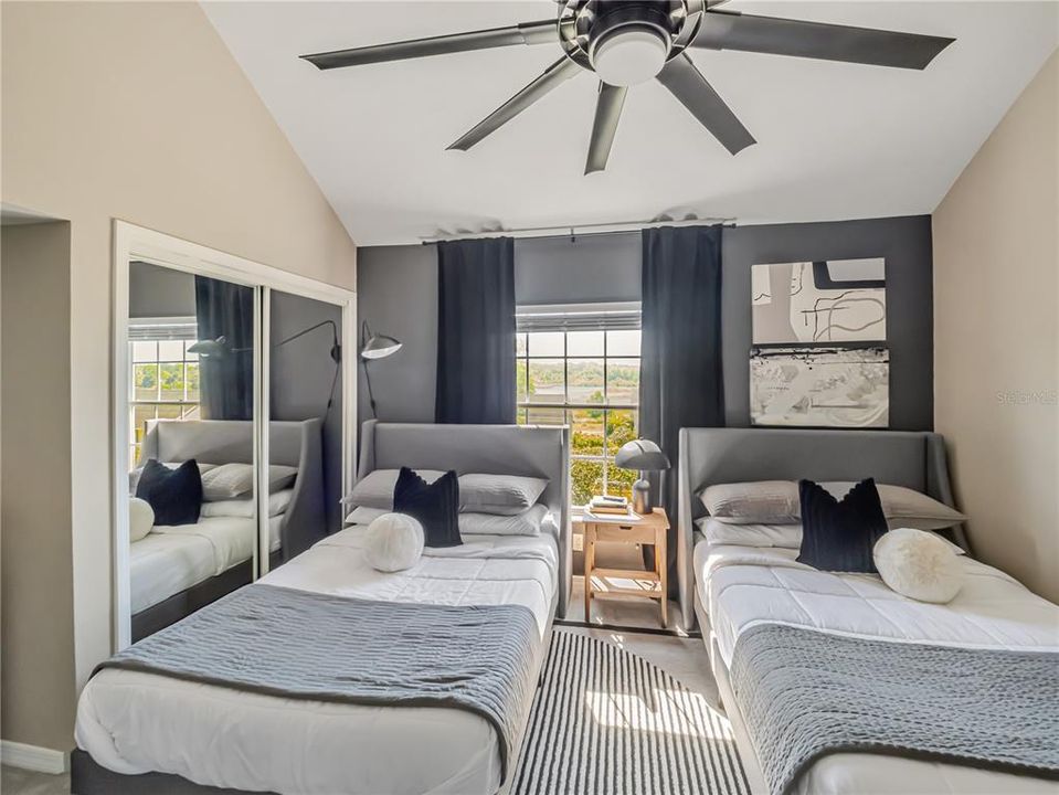 На продажу: $240,000 (2 спален, 2 ванн, 1073 Квадратных фут)