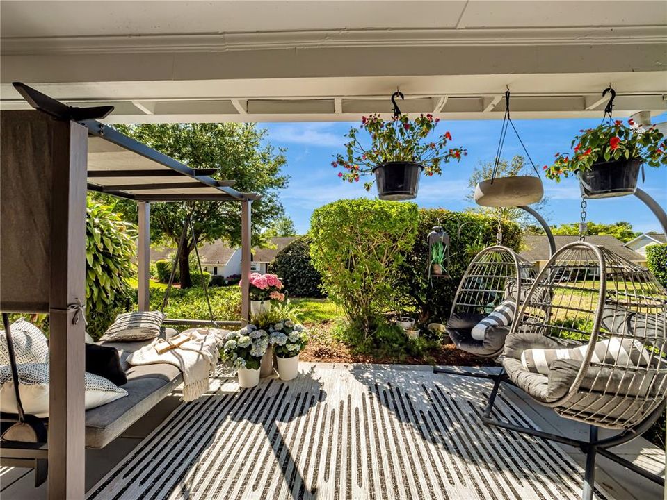 На продажу: $240,000 (2 спален, 2 ванн, 1073 Квадратных фут)