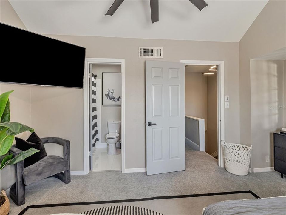 На продажу: $240,000 (2 спален, 2 ванн, 1073 Квадратных фут)