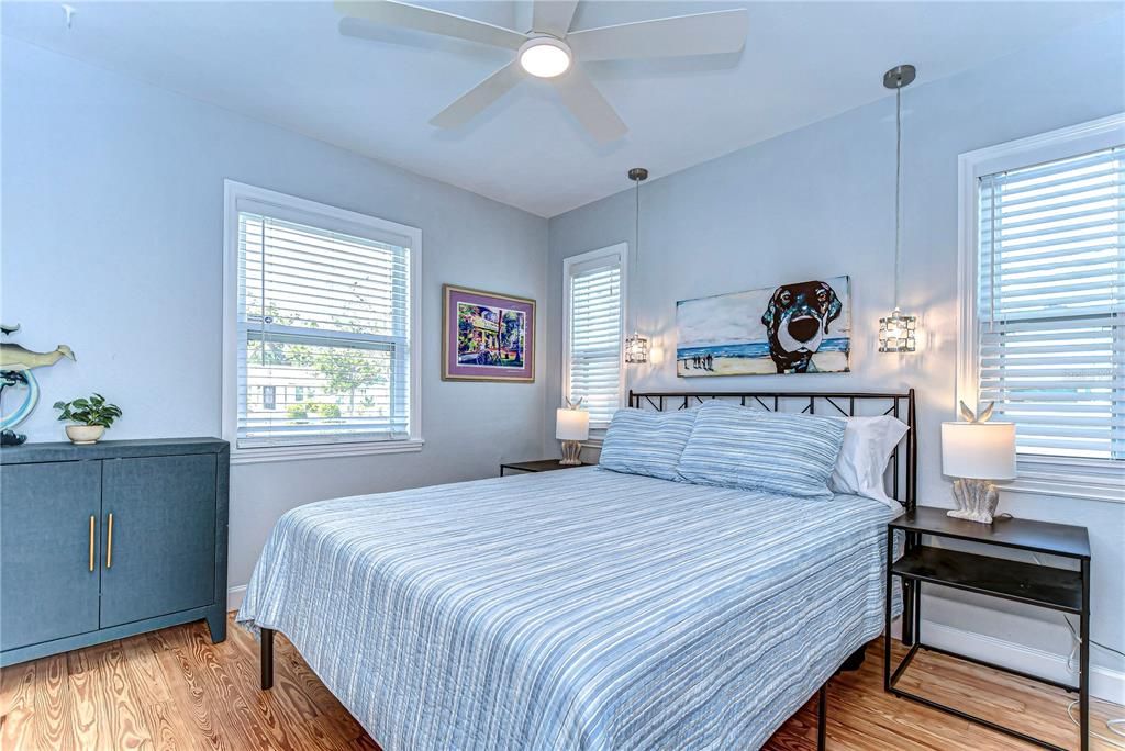 Active With Contract: $3,000 (2 beds, 1 baths, 864 Square Feet)