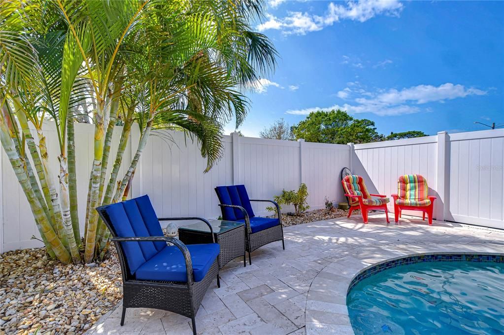 Active With Contract: $3,000 (2 beds, 1 baths, 864 Square Feet)