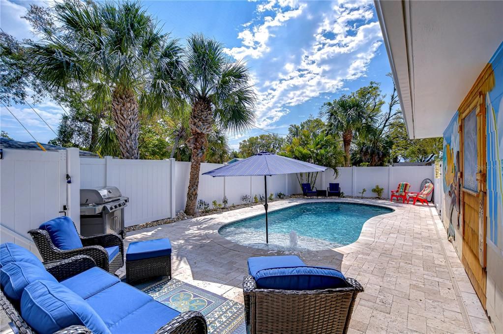 Active With Contract: $3,000 (2 beds, 1 baths, 864 Square Feet)