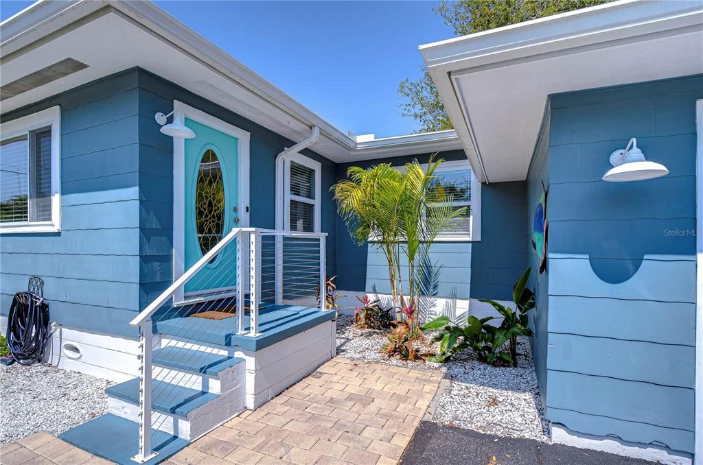 Active With Contract: $3,000 (2 beds, 1 baths, 864 Square Feet)