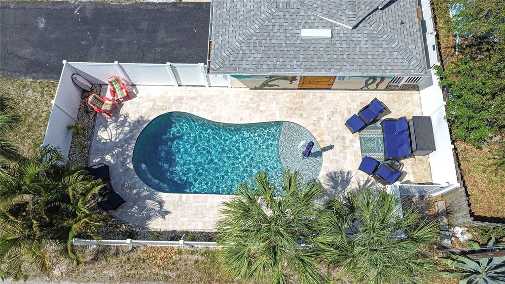 Active With Contract: $3,000 (2 beds, 1 baths, 864 Square Feet)