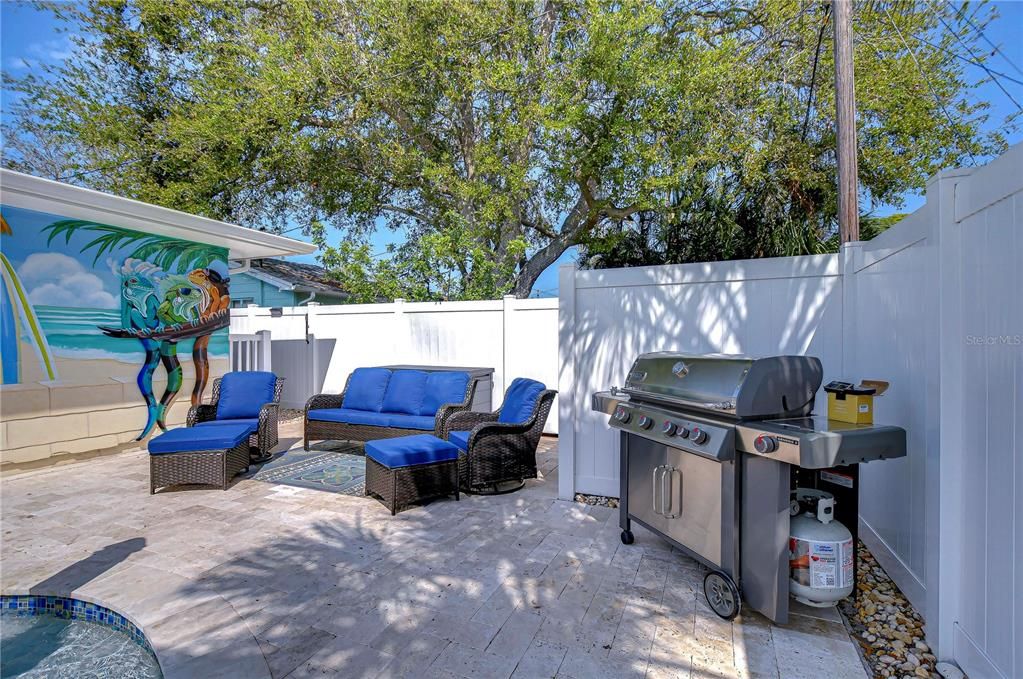 Active With Contract: $3,000 (2 beds, 1 baths, 864 Square Feet)