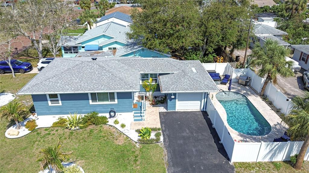 Active With Contract: $3,000 (2 beds, 1 baths, 864 Square Feet)