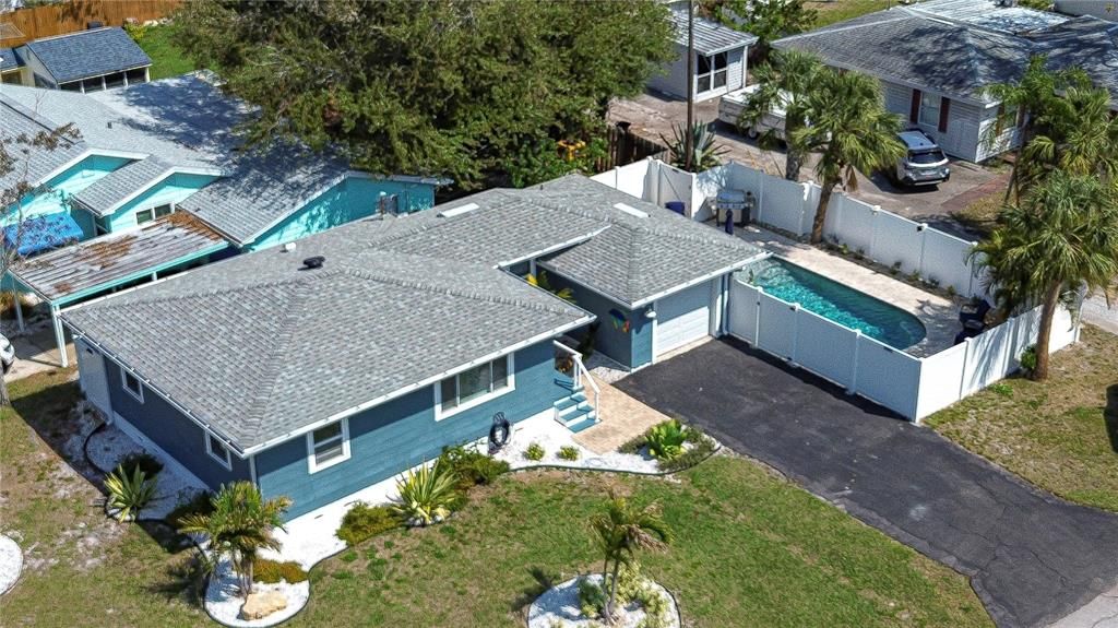 Active With Contract: $3,000 (2 beds, 1 baths, 864 Square Feet)