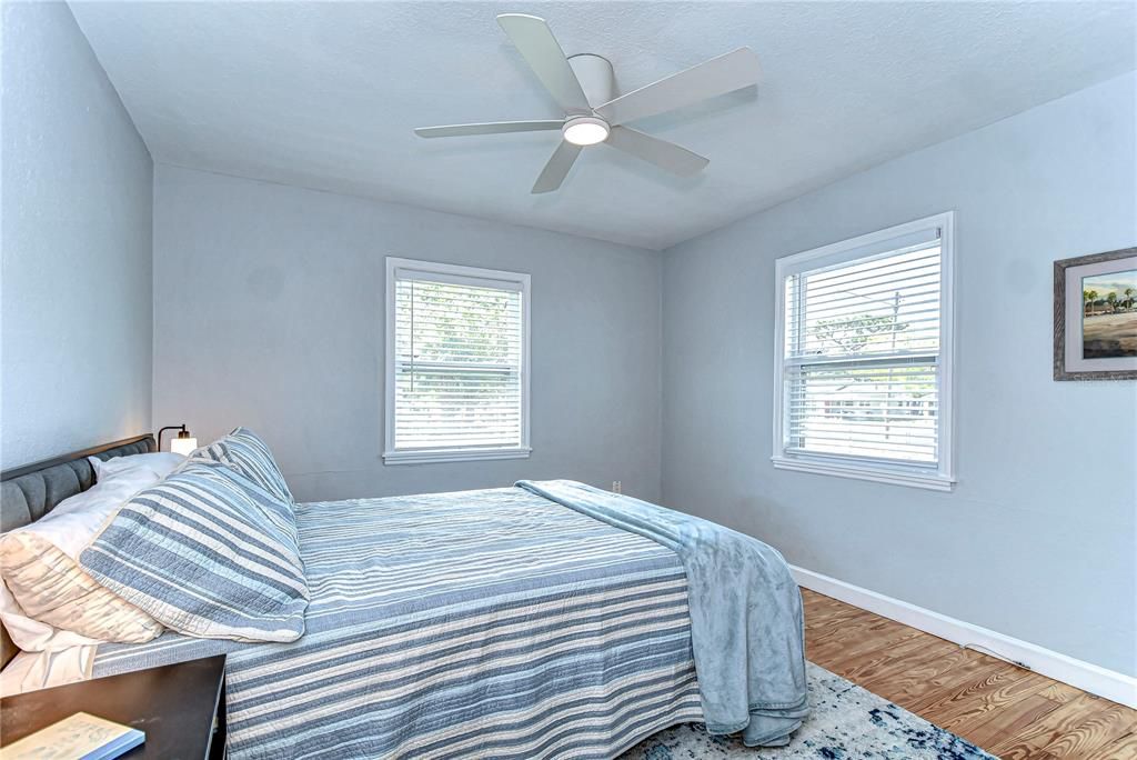 Active With Contract: $3,000 (2 beds, 1 baths, 864 Square Feet)