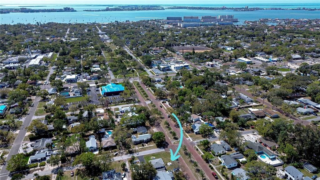 Active With Contract: $3,000 (2 beds, 1 baths, 864 Square Feet)